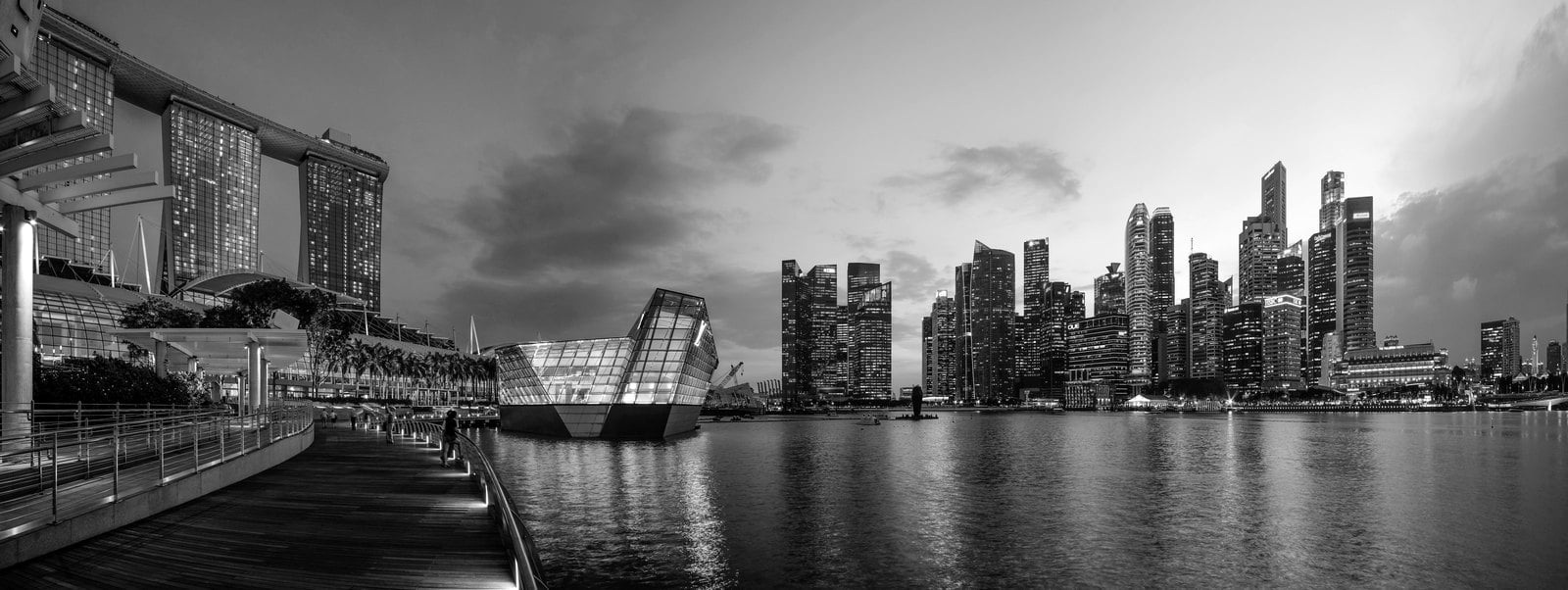 Singapore Marina Bay at dusk