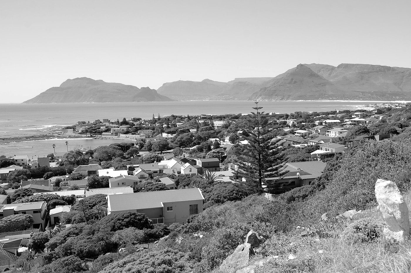 Coastal village on a peninsula between mountains and ocean