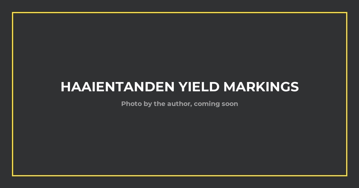 Placeholder awaiting the author's photo of haaientanden yield markings